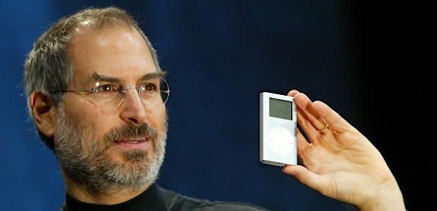 steve_jobs_original_ipod_620px.jpg