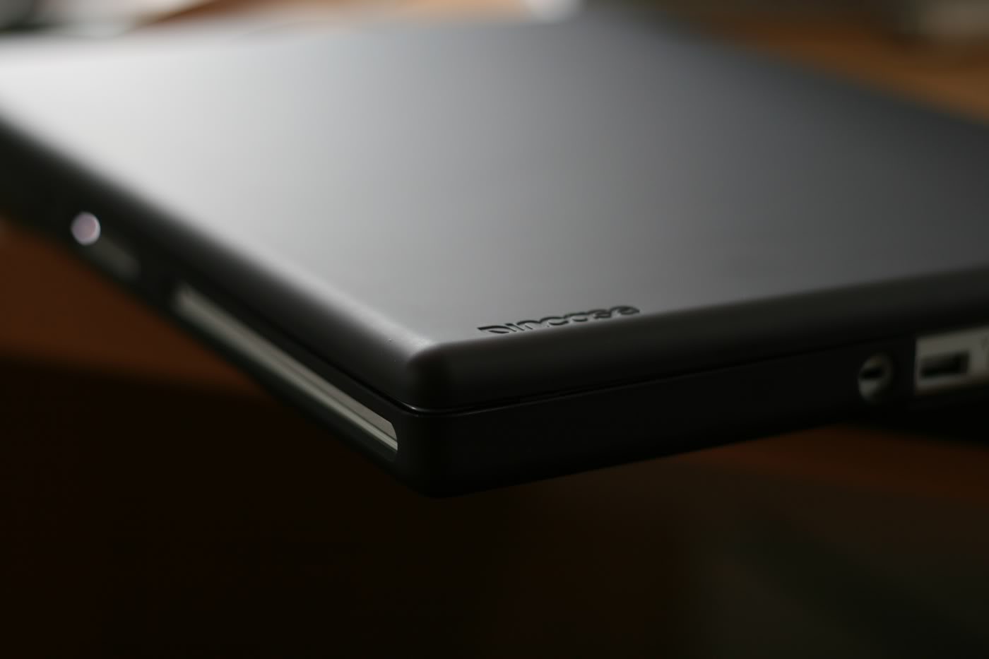 Black15IncaseMBP4.jpg