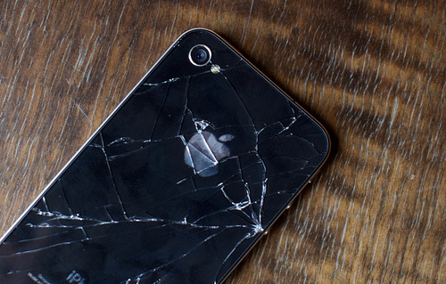 apple-stops-replacing-shattered-iphone-4s-after-50-units.jpg