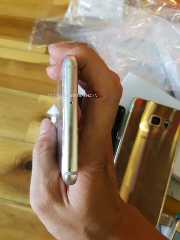 Note-7-UNBOXING-IMAGES-GA-4.jpg