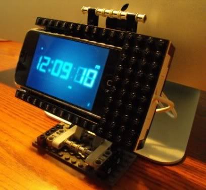 lego-iphone-stand-1.jpg