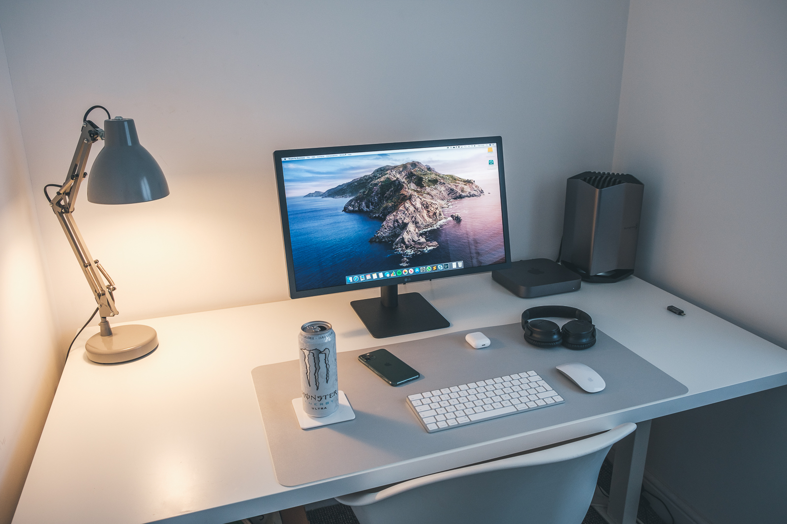 Desk-setup-dec-2019.jpg