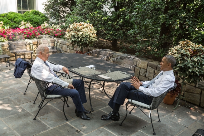 president-obama-with-vp-joe-biden.jpg