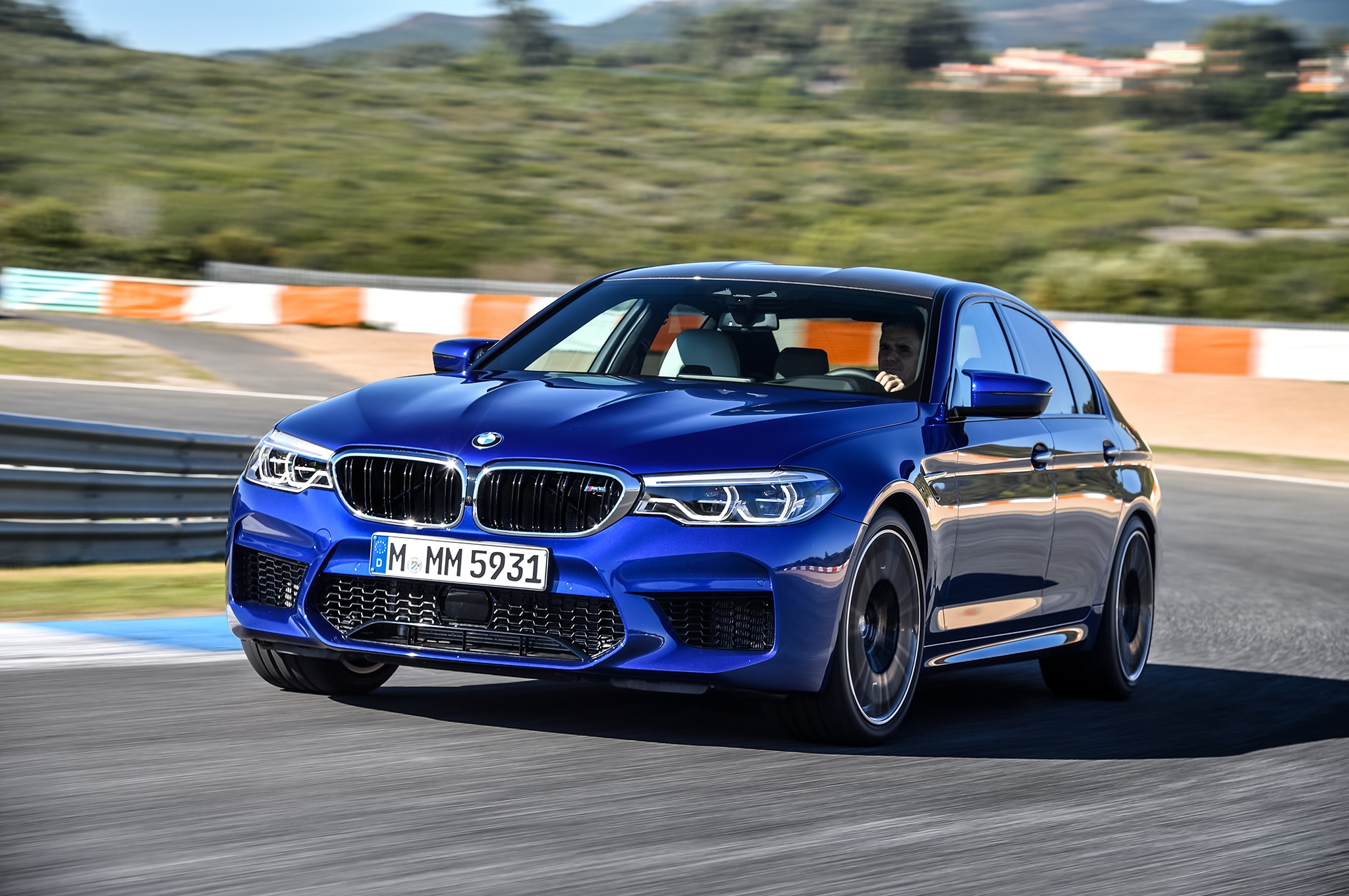 2018-BMW-M5-front-three-quarter-in-motion-32.jpg