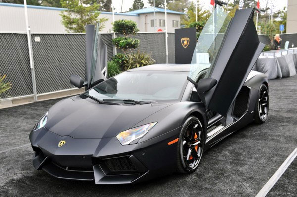 matte-black-lamborghini-aventador.jpg