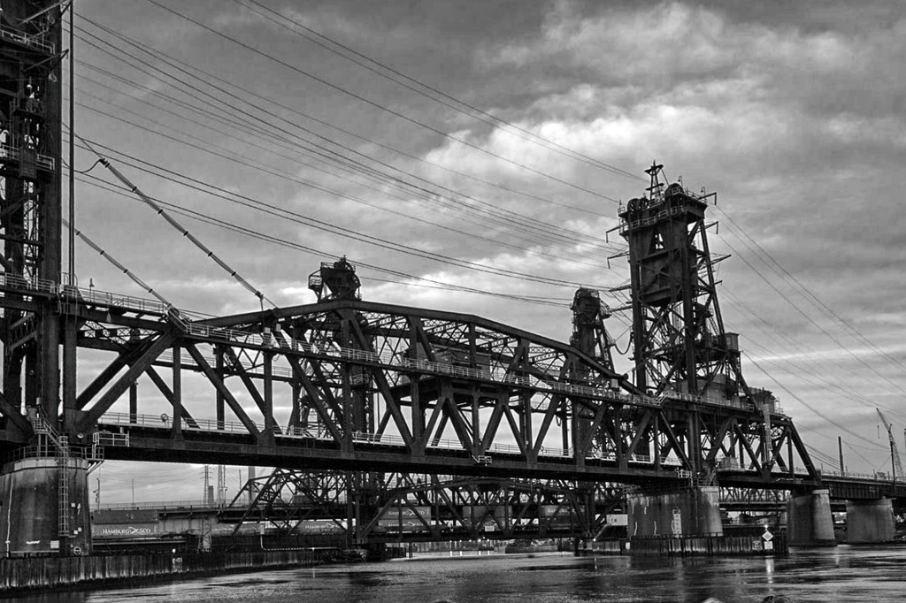 liftbridge1280bw.jpg