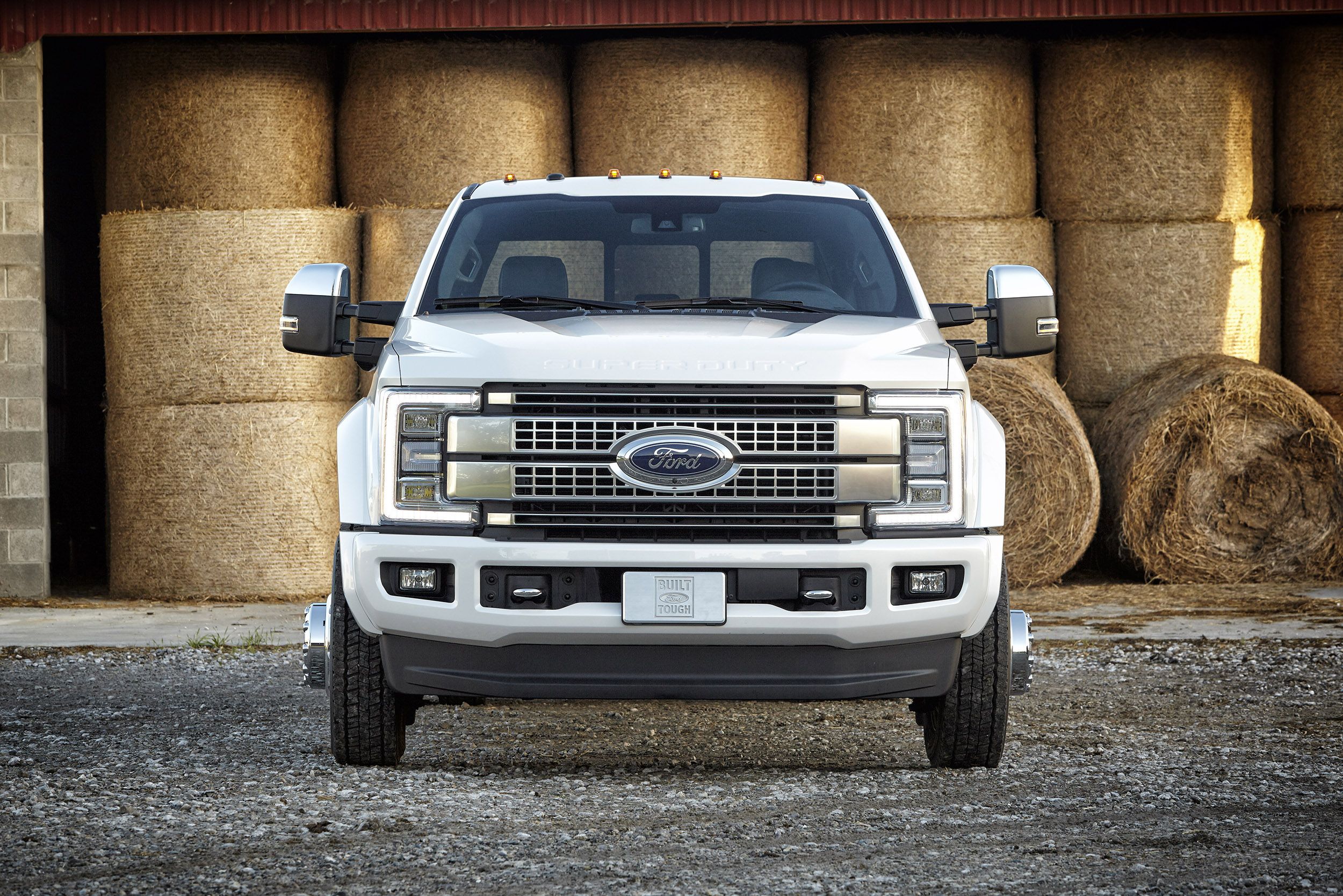 002-ttrp-160100-2017-ford-super-duty-first-look.jpg